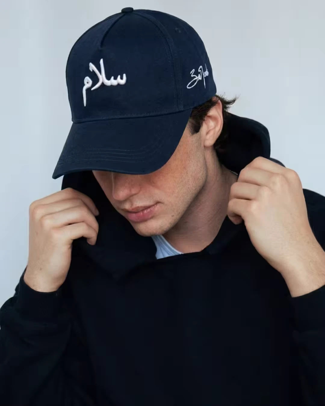 Man wearing navy Arabic cap - Islamic baseball cap streetwear style
